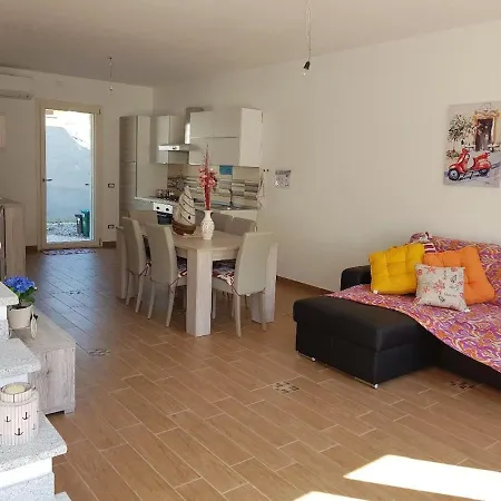 Porto Pino Casa Vacanze 公寓 *
